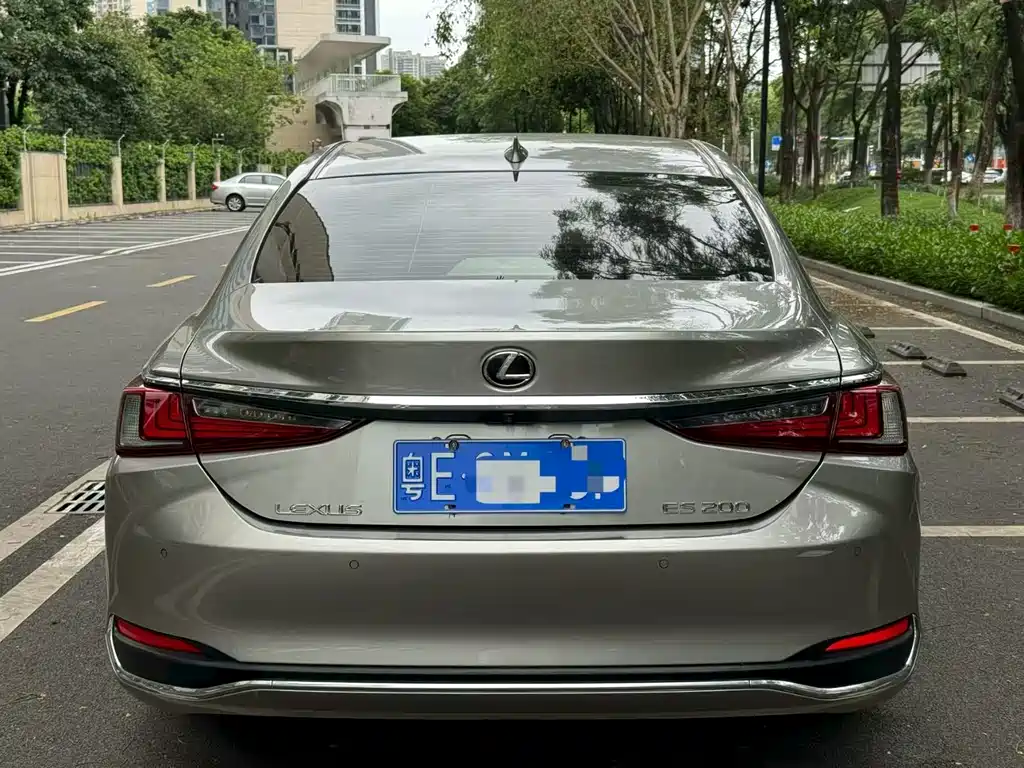 Lexus ES 2019 — фото 9