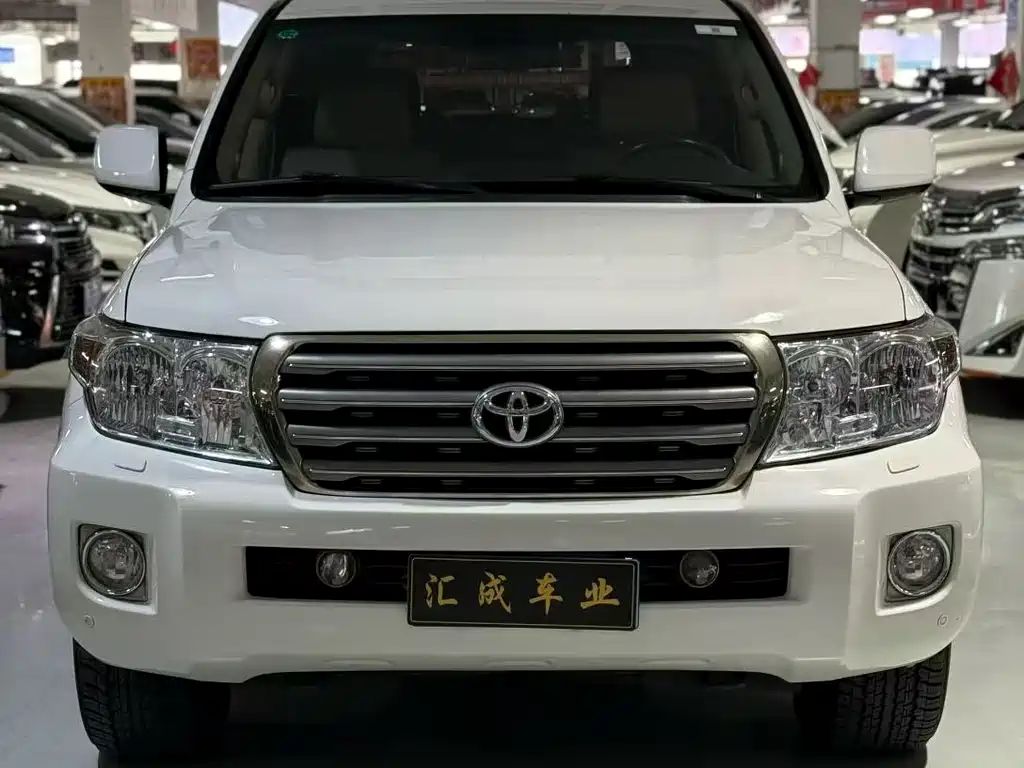 Toyota Land Cruiser 2011 — фото 2