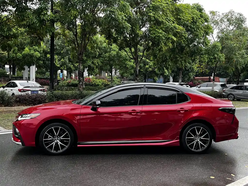 Toyota Camry 2022 — фото 9