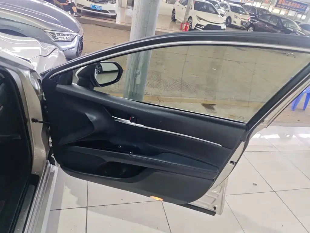 Toyota Camry 2020 — фото 15