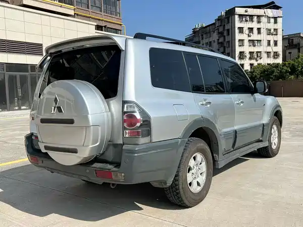 Mitsubishi Pajero 2011