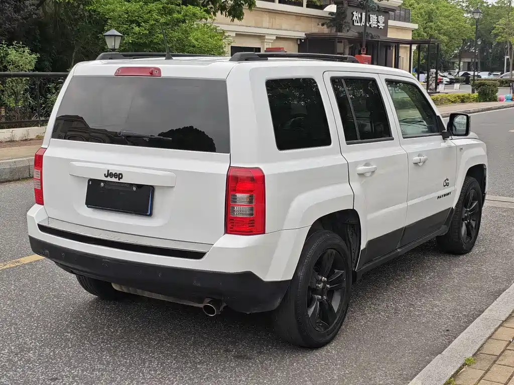 Jeep Patriot 2015 — фото 8