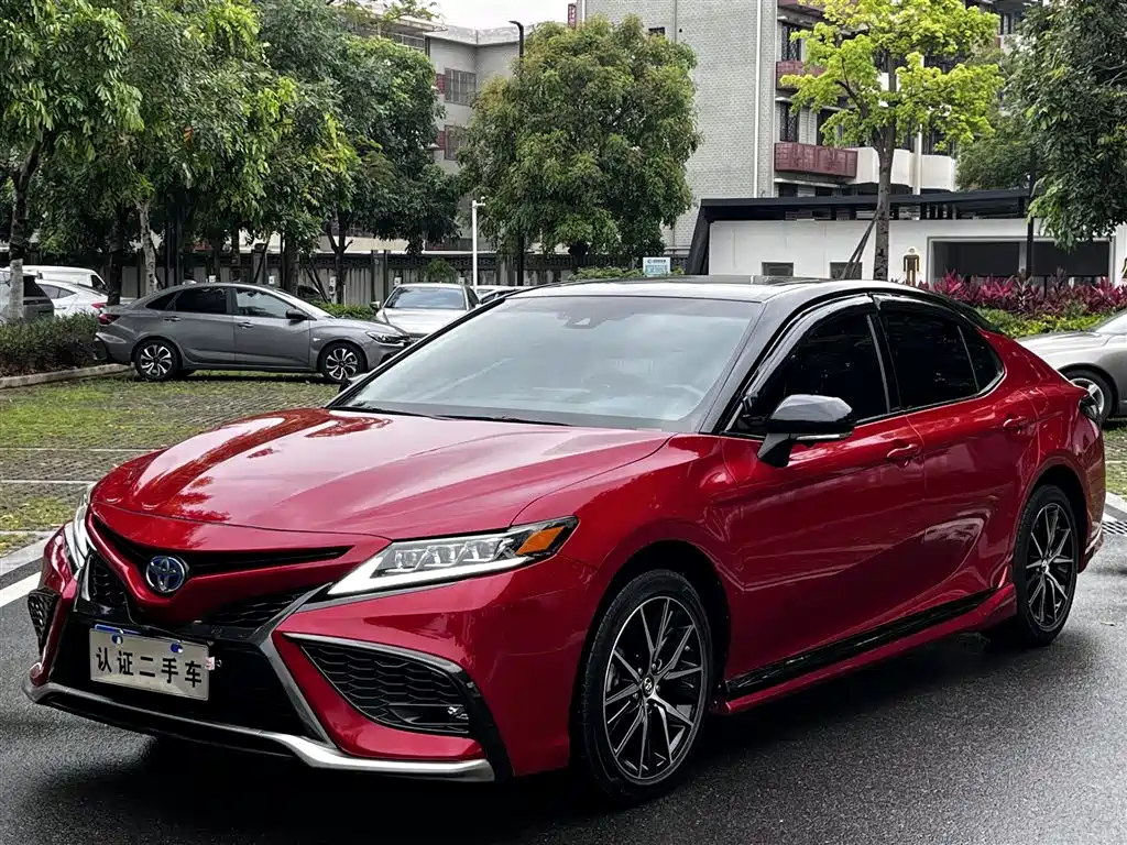 Toyota Camry 2022 — фото 3