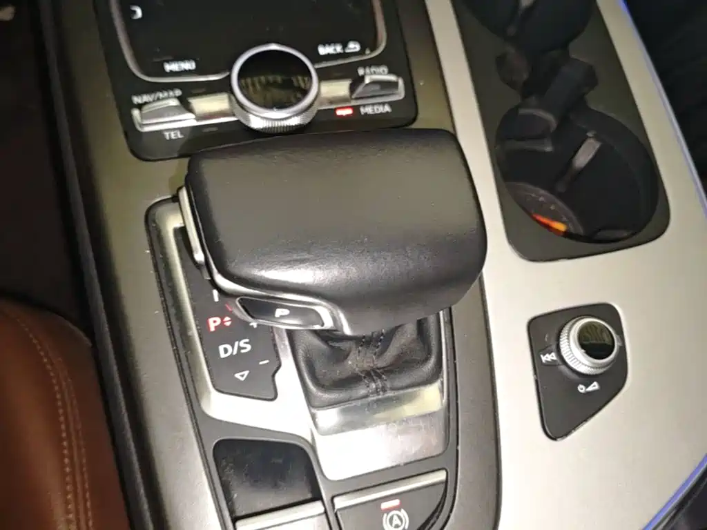 Audi Q7 2018 — фото 14