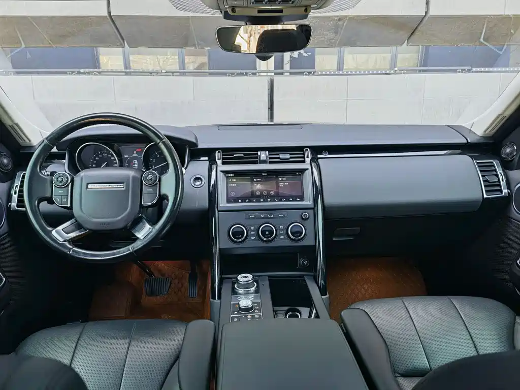 Land Rover Discovery 2018 — фото 15