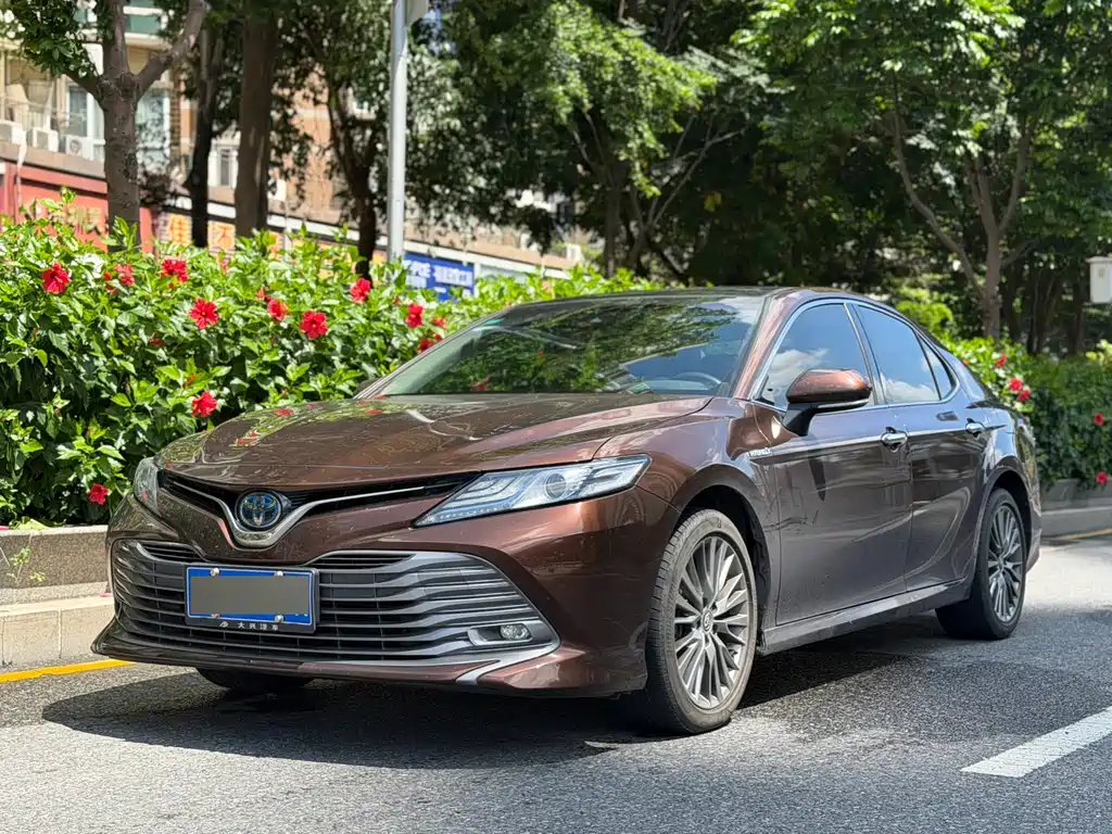 Toyota Camry 2018 — фото 1