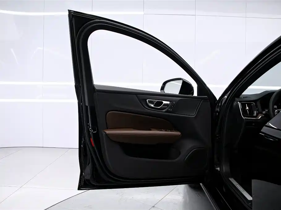 Volvo S60 2026 — фото 11