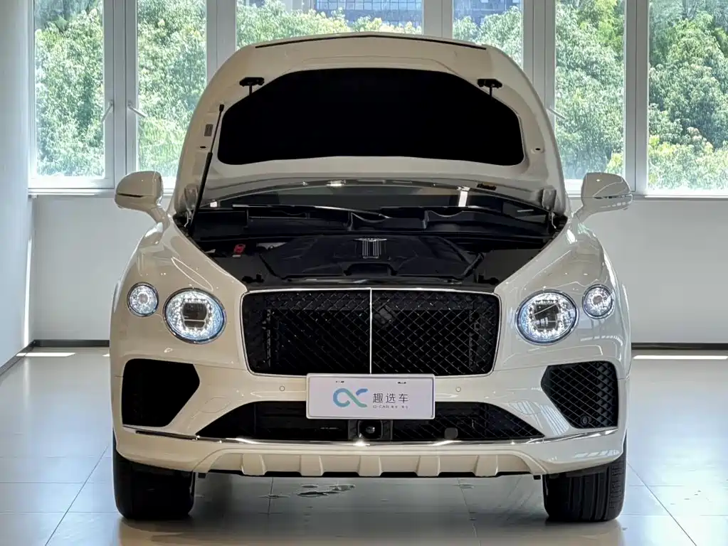 Bentley Bentayga 2025 — фото 17