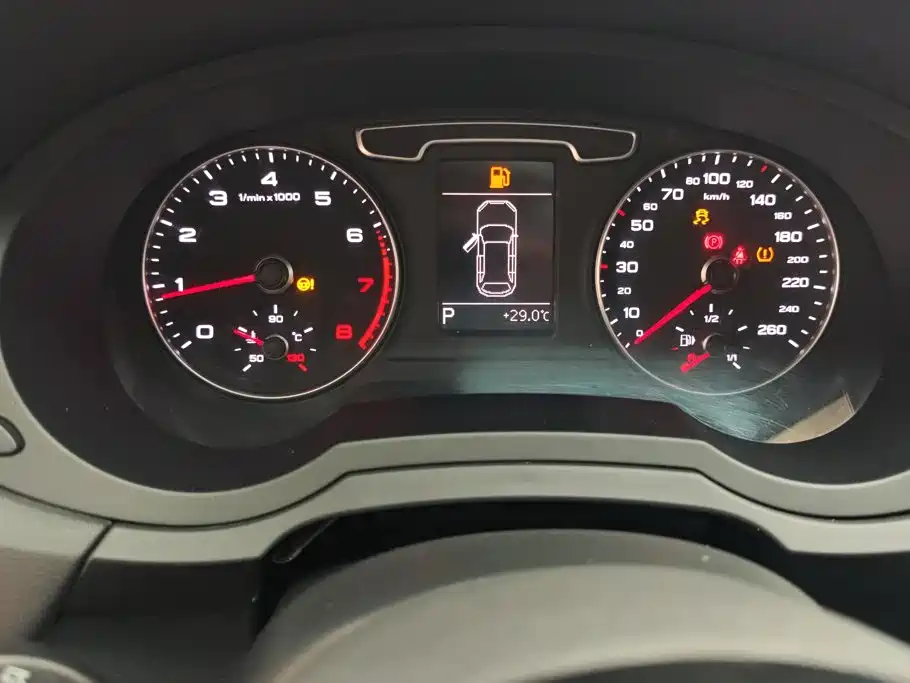 Audi Q3 2015 — фото 14
