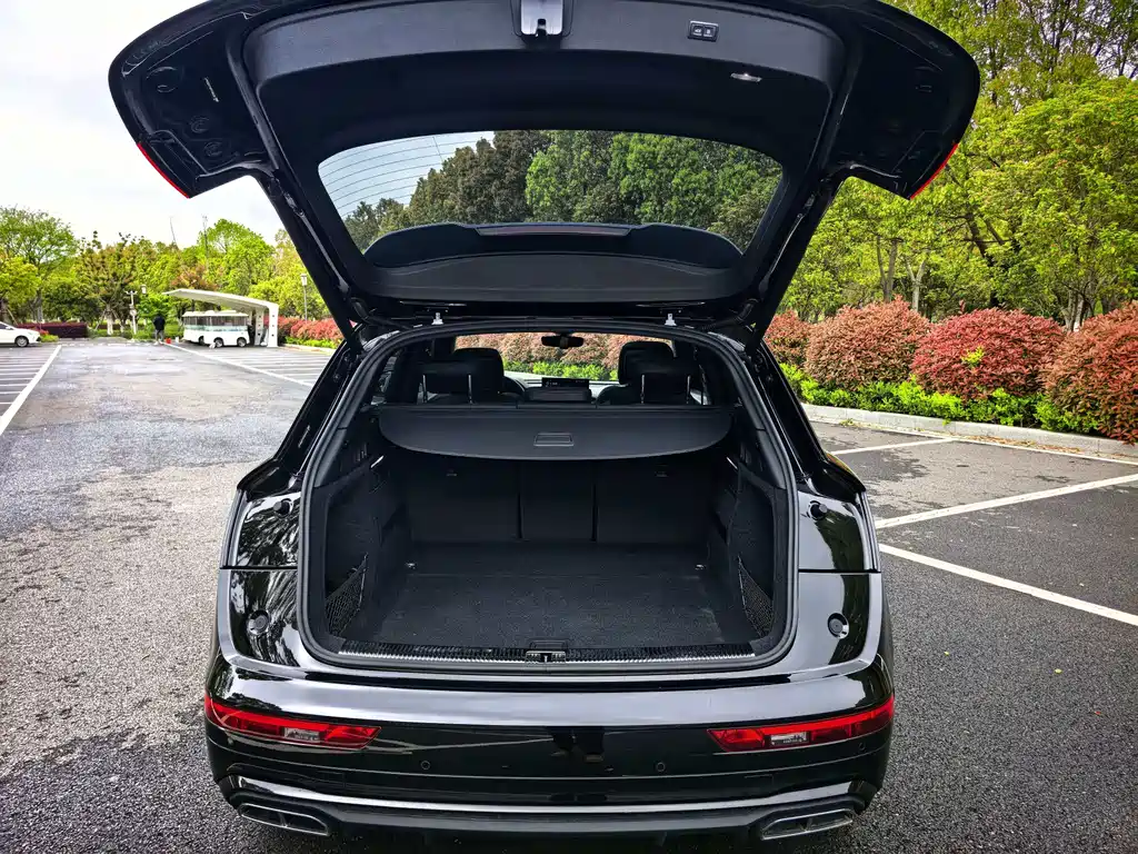 Audi Q5L 2023 — фото 20