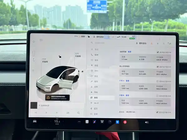 Tesla Model Y 2025