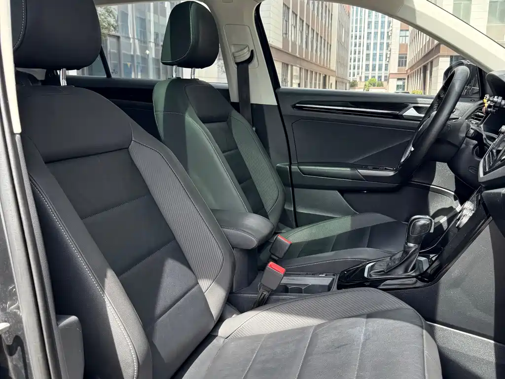 Volkswagen T-Roc 2020 — фото 11