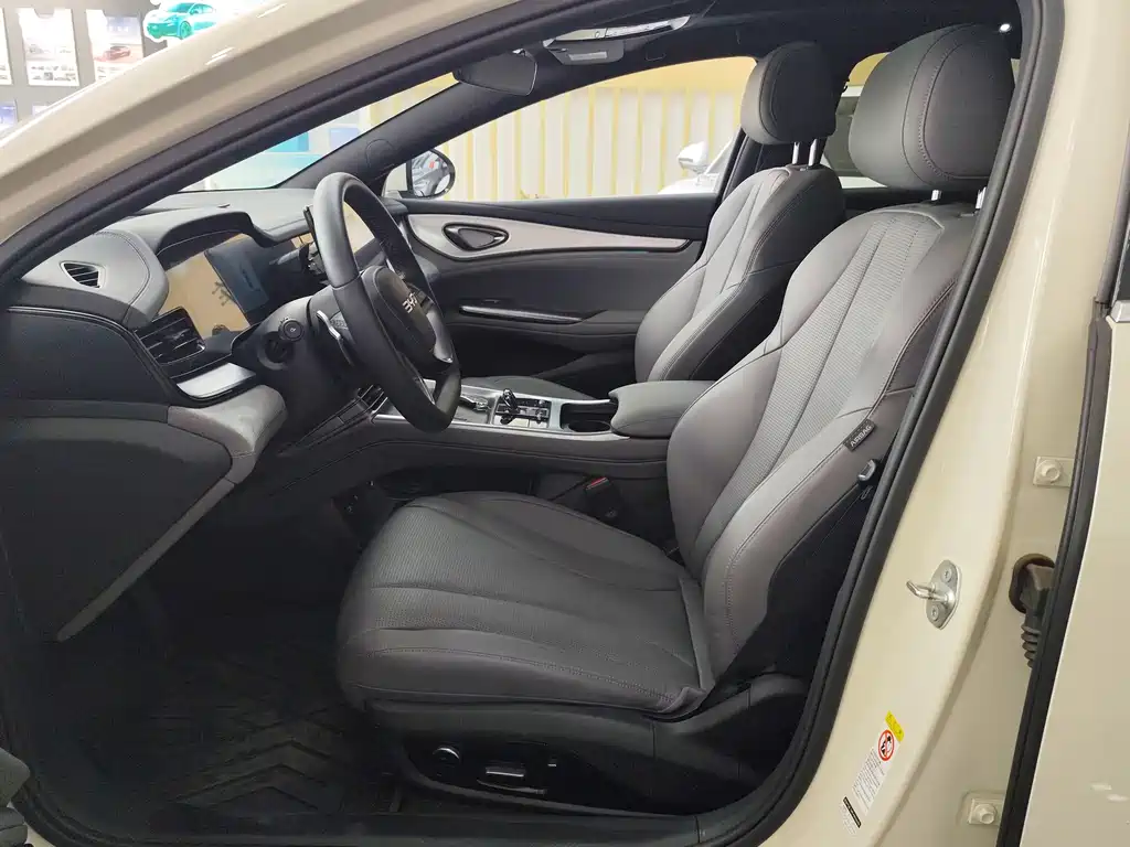 BYD Seal 07 DM-i 2025 — фото 8