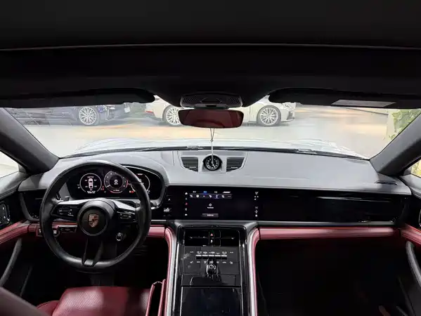 Porsche Panamera 2025