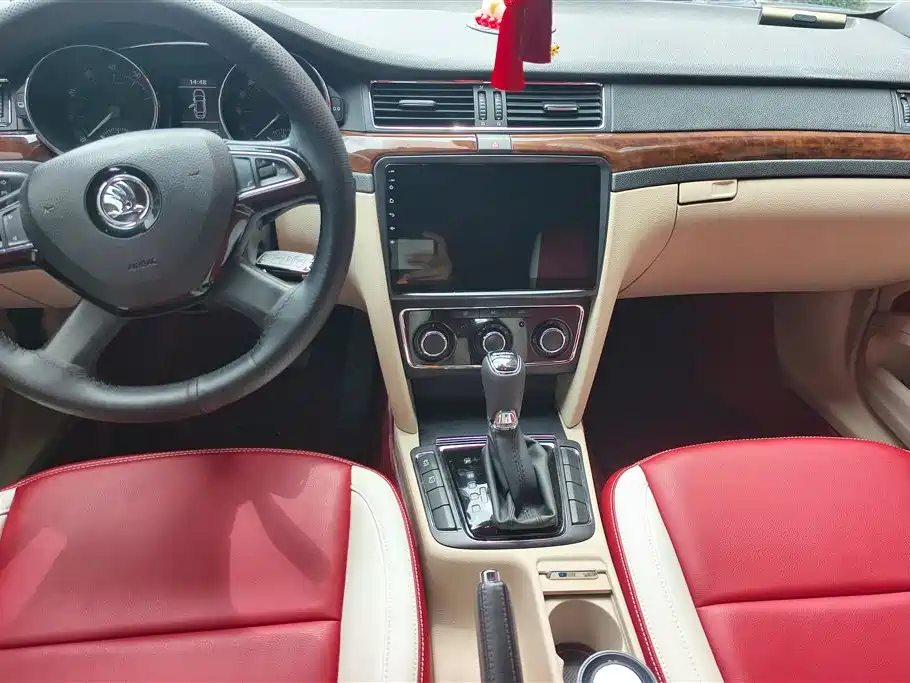 Skoda Superb 2014 — фото 13