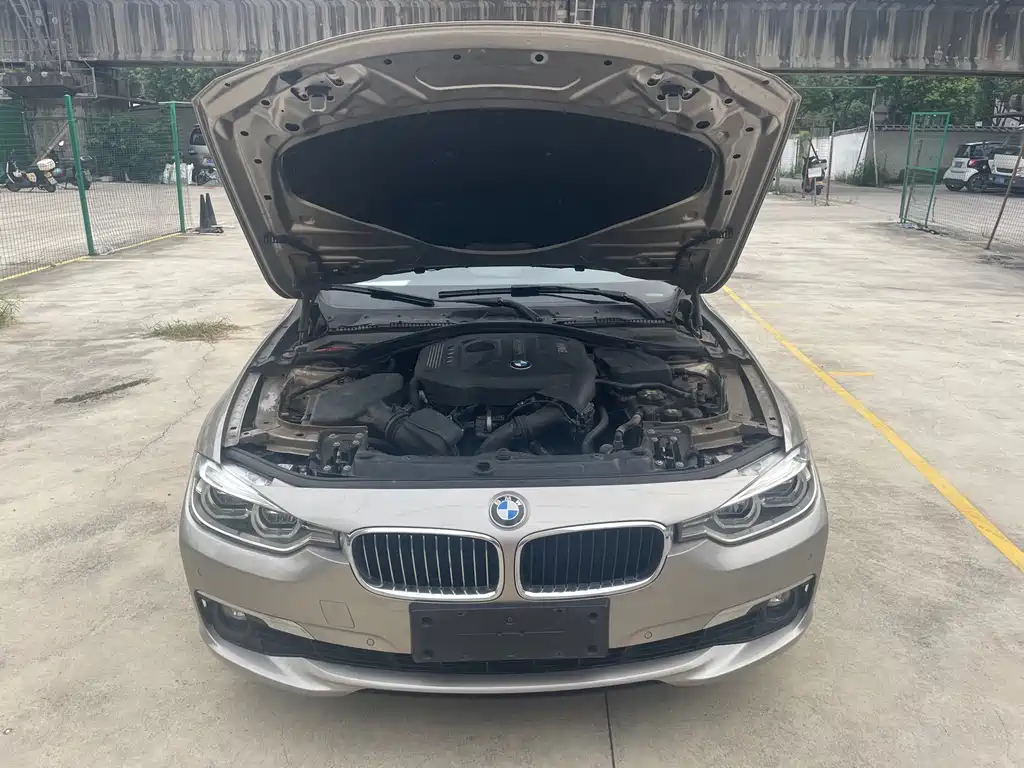 BMW 3 Series 2017 — фото 26