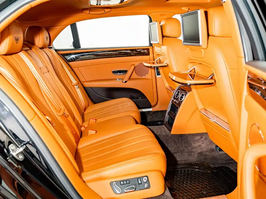 Bentley Flying Spur 2016 — фото 20