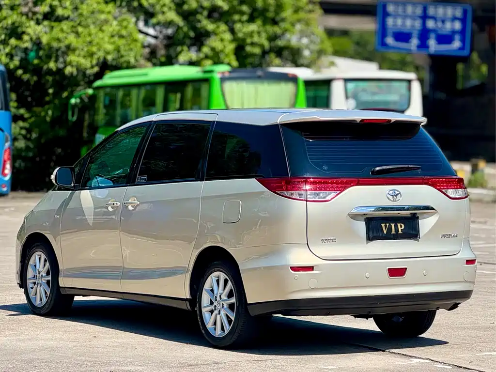 Toyota Previa 2014 — фото 24