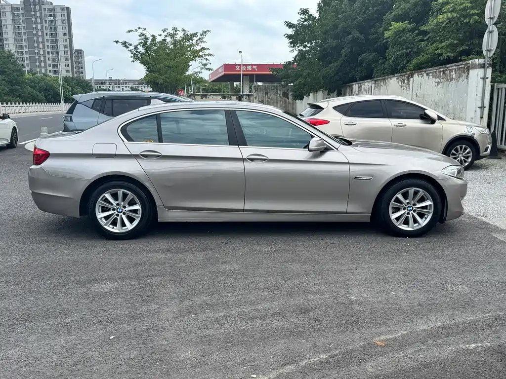 BMW 5 Series 2012 — фото 13