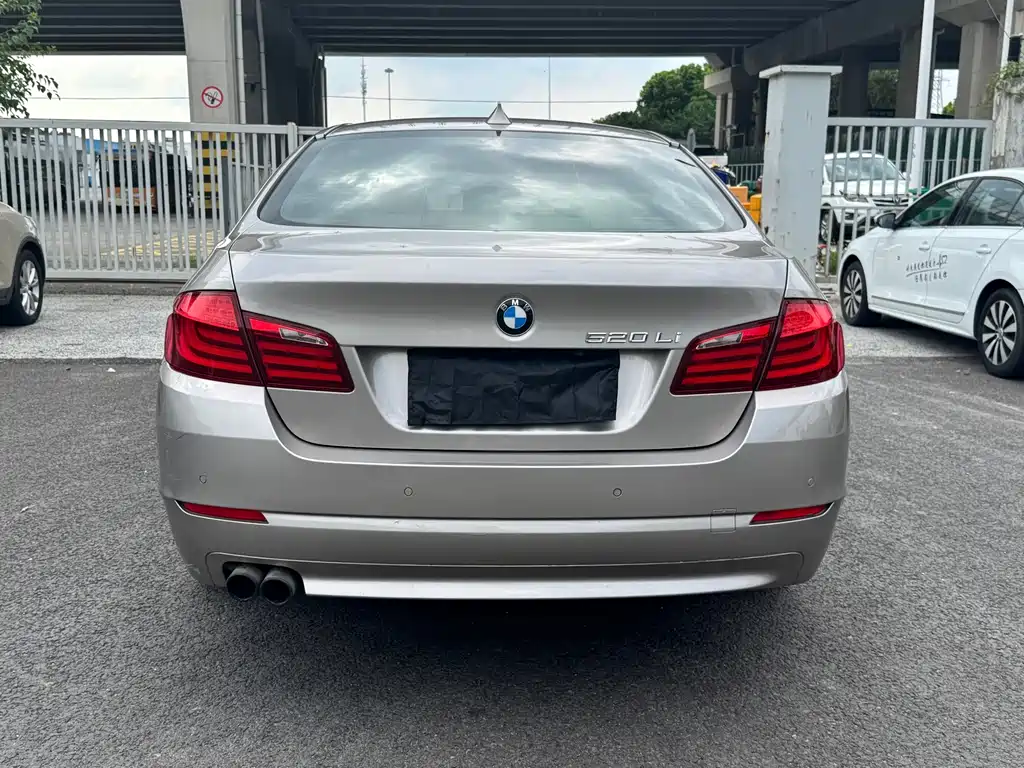 BMW 5 Series 2012 — фото 15