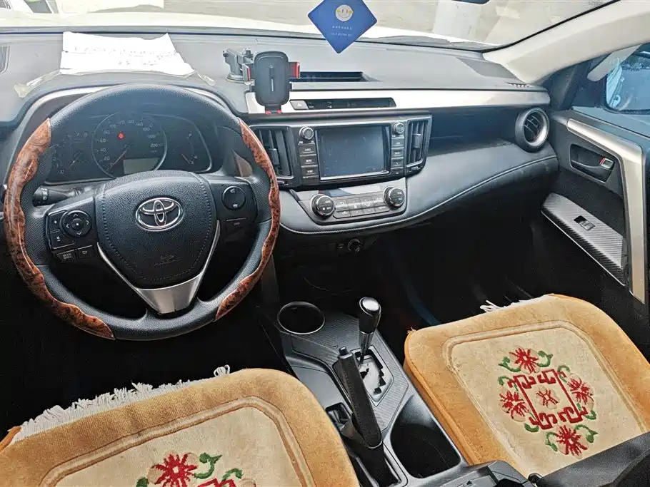 Toyota RAV4 2016 — фото 12