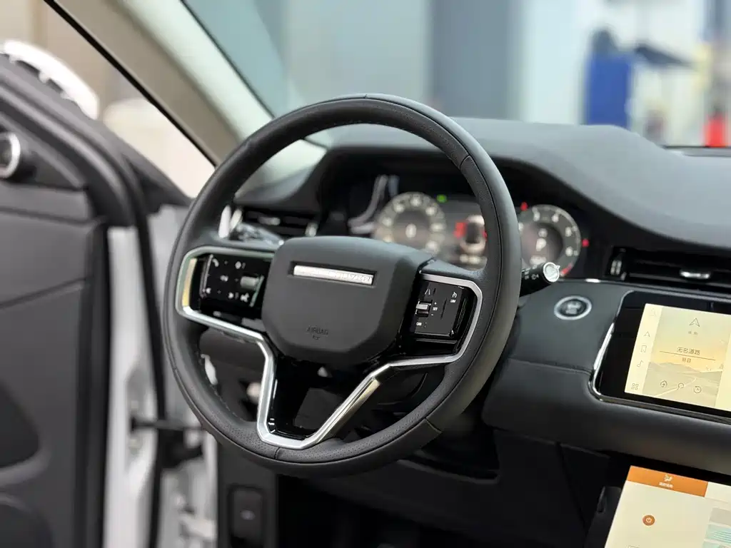 Land Rover Evoque 2023 — фото 10