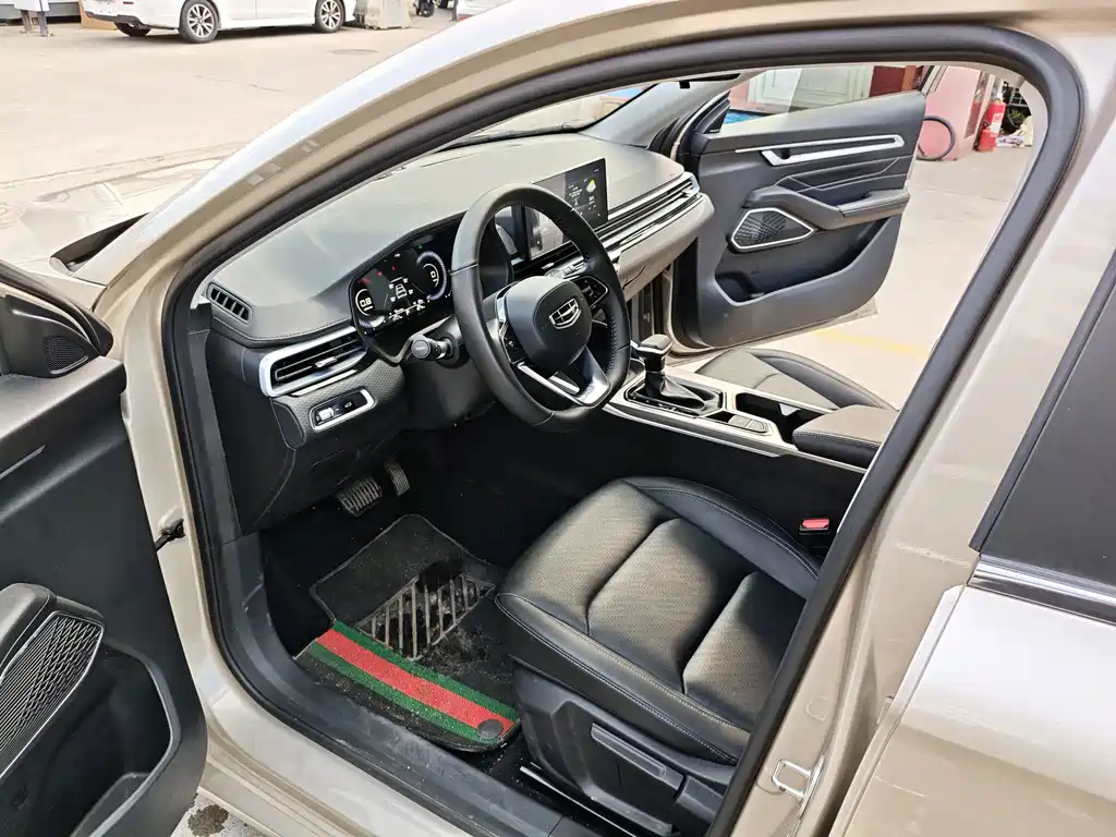 Geely Emgrand 2022 — фото 13