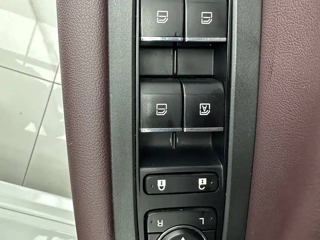 GAC Motor Trumpchi M6 2022 — фото 11