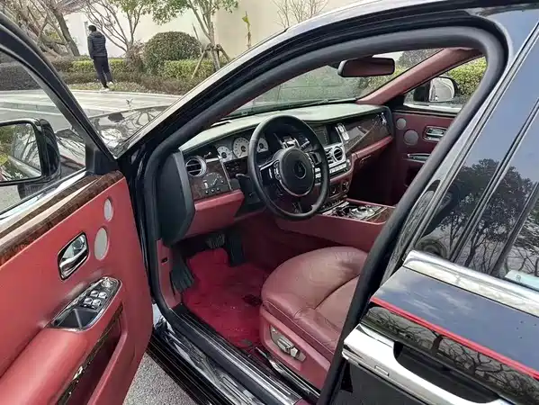 Rolls-Royce Ghost 2012