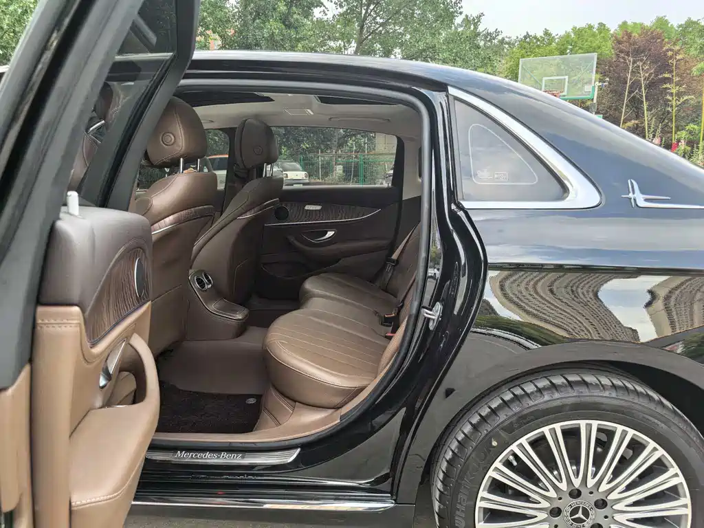Mercedes-Benz E-Class 2023 — фото 14