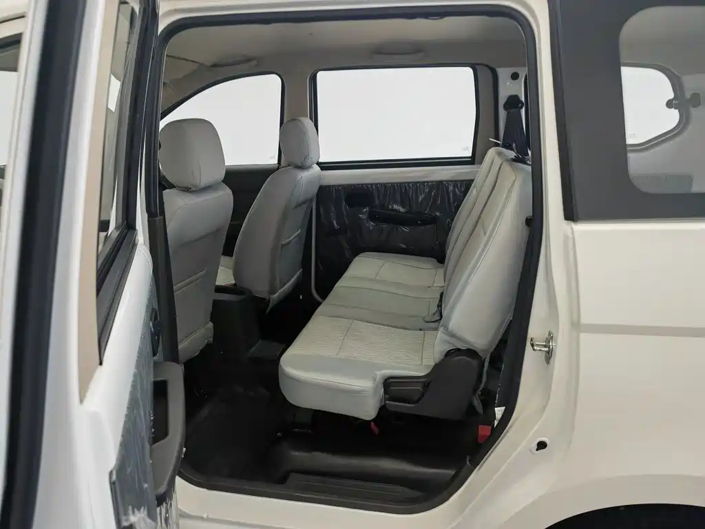 Wuling Hongguang 2019 — фото 15