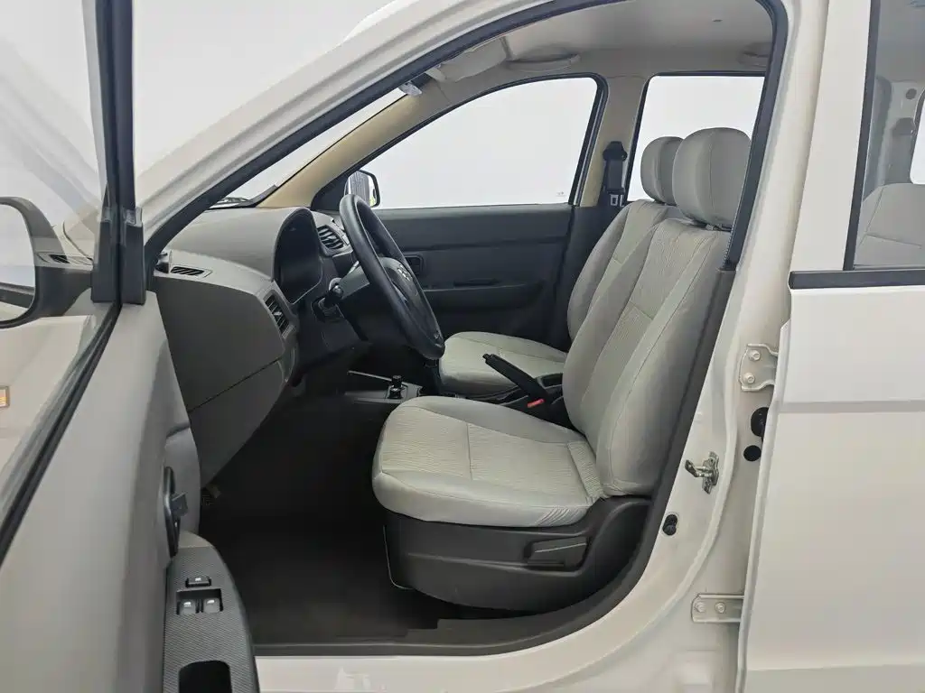 Wuling Hongguang 2019 — фото 10