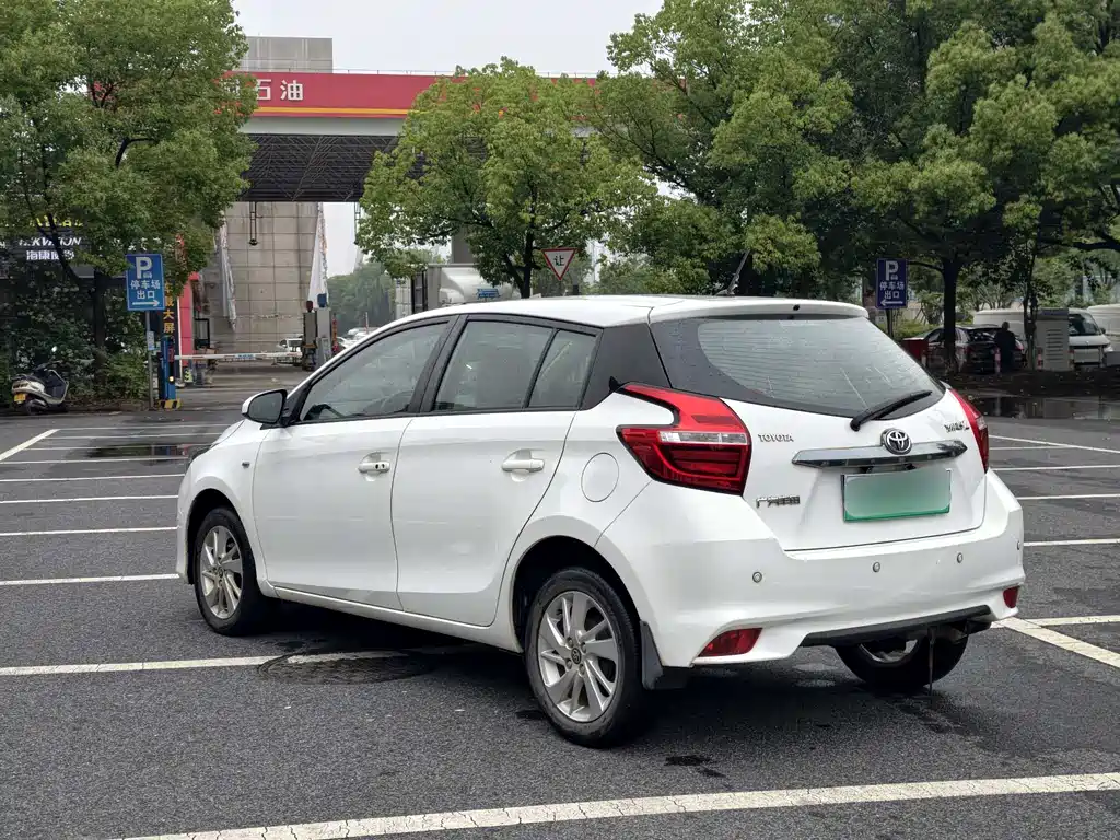 Toyota Yaris L 2016 — фото 6