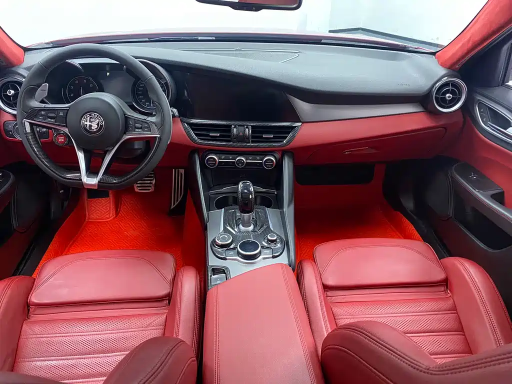 Alfa Romeo Giulia 2018 — фото 4