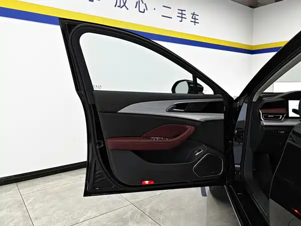 Hongqi H5 PHEV 2026