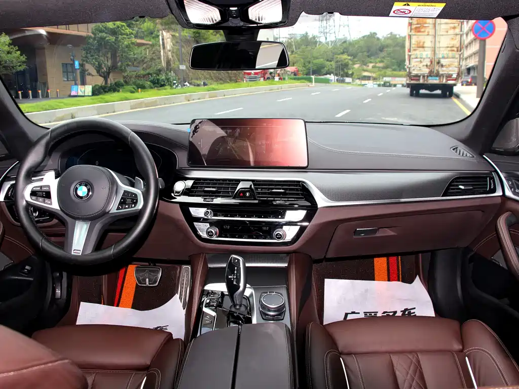 BMW 5 Series 2022 — фото 10