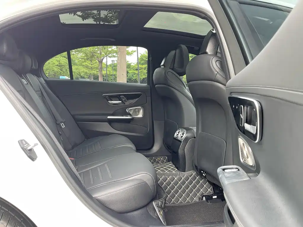 Mercedes-Benz C-Class 2025 — фото 14