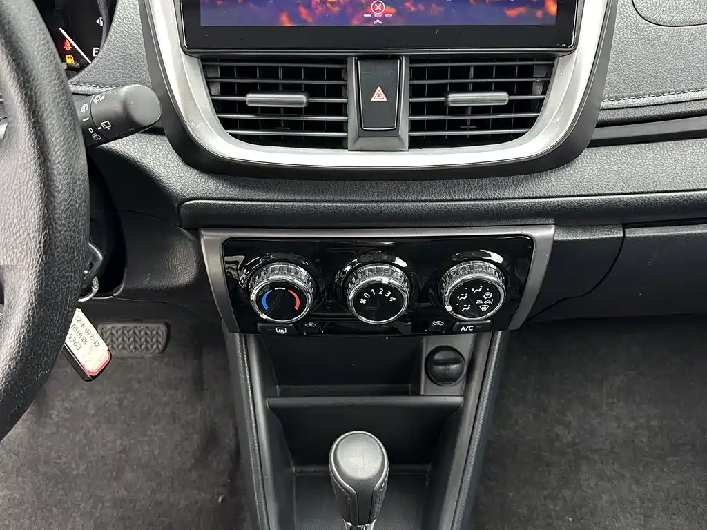 Toyota Yaris L 2022 — фото 15