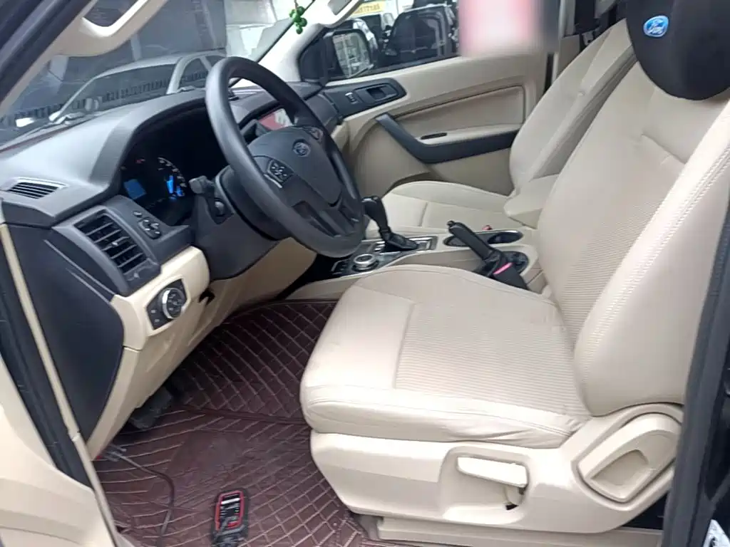 Ford Everest 2016 — фото 15
