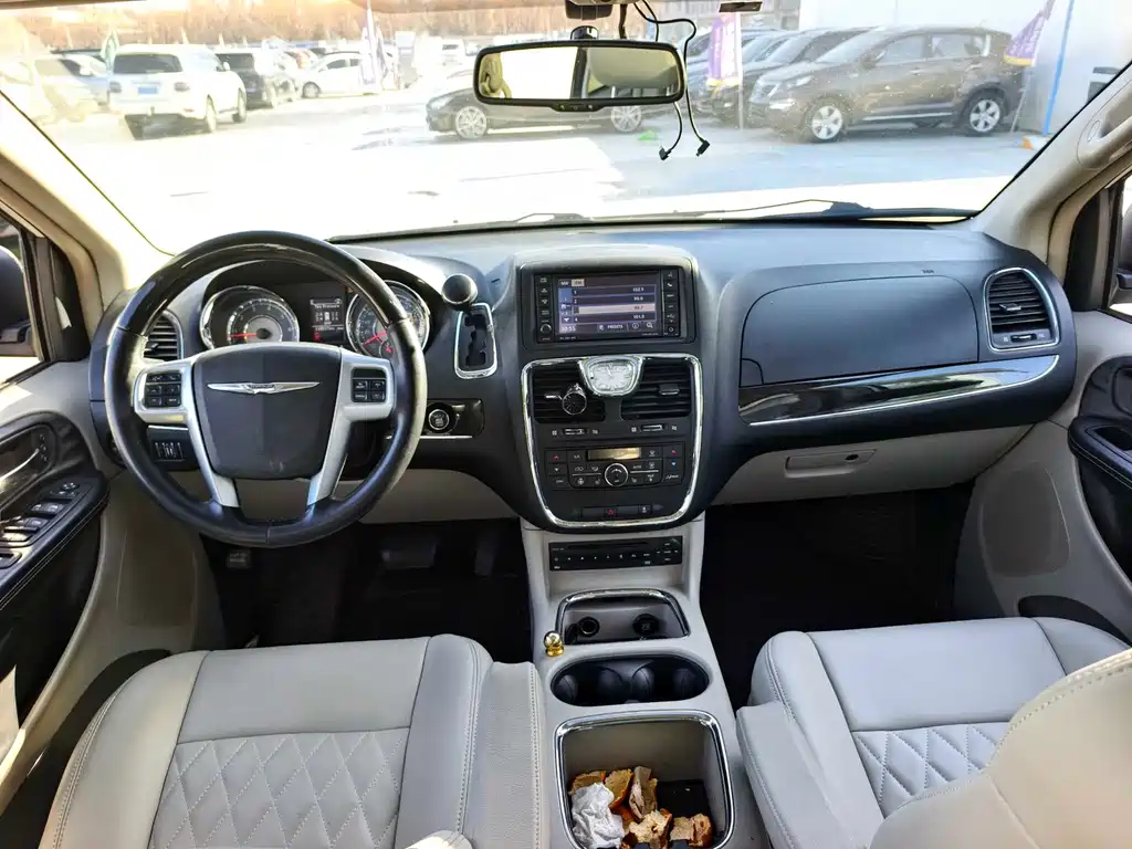 Chrysler Grand Voyager 2014 — фото 11