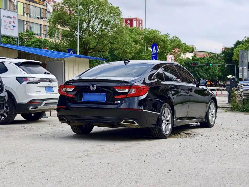 Honda Accord 2020 — фото 10