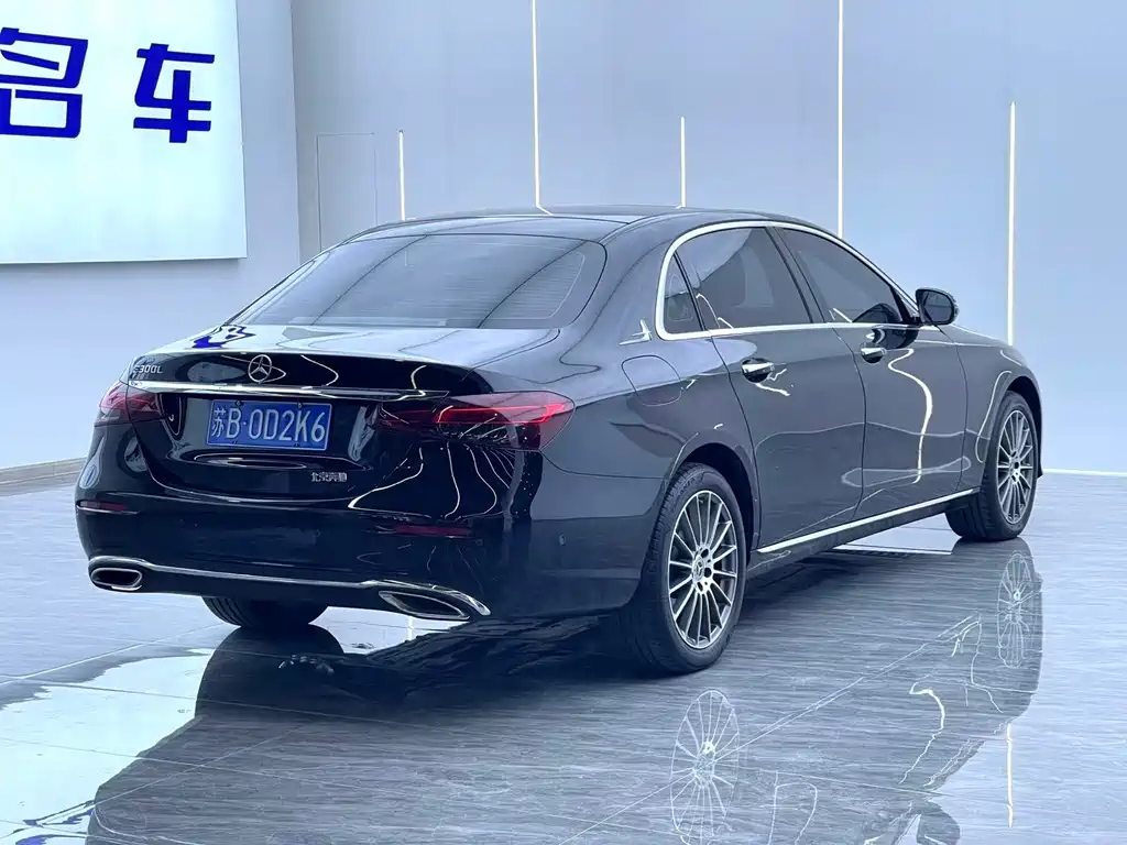 Mercedes-Benz E-Class 2023 — фото 13