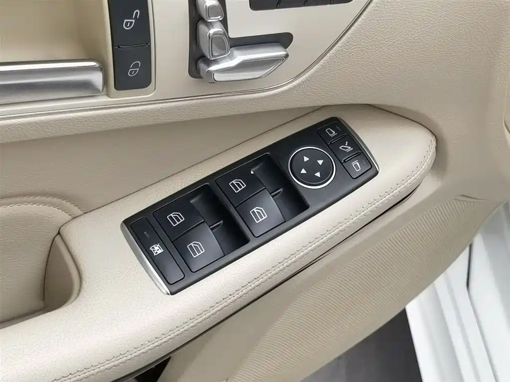 Mercedes-Benz E-Class 2015 — фото 9