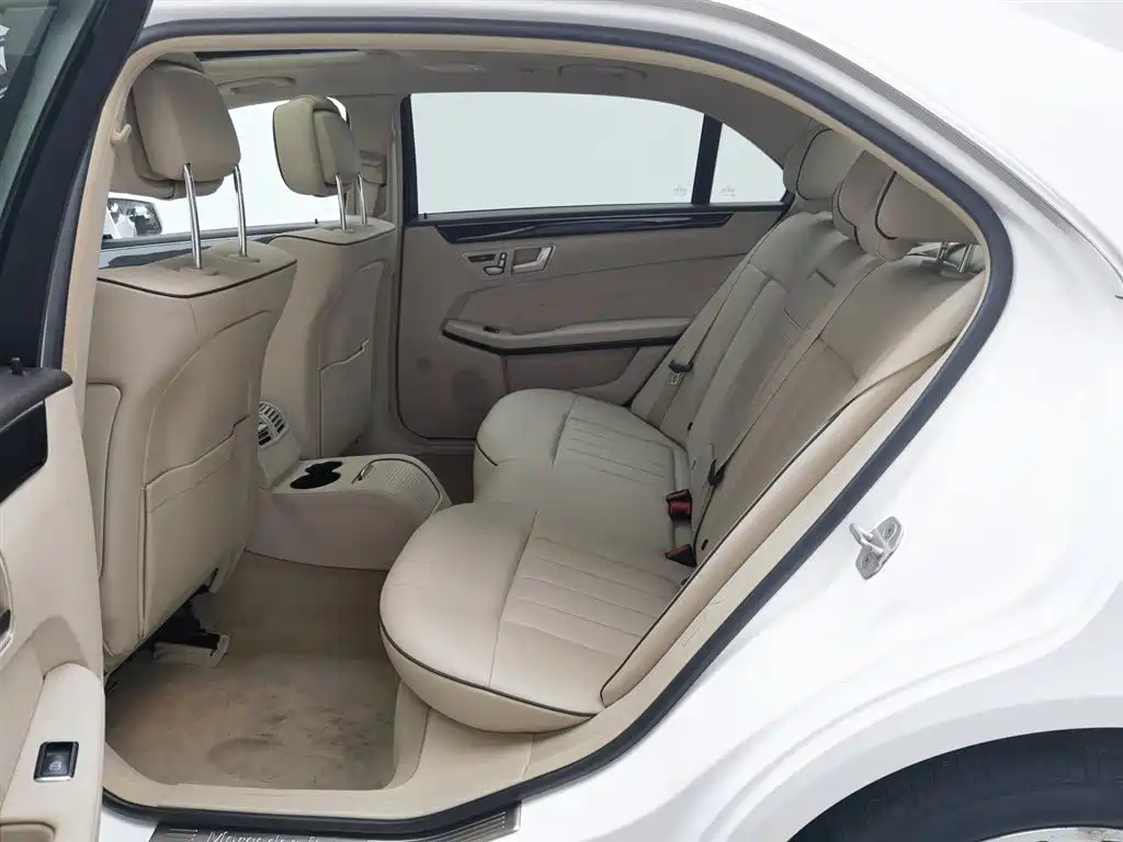 Mercedes-Benz E-Class 2015 — фото 15