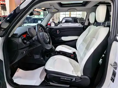 MINI MINI 2023