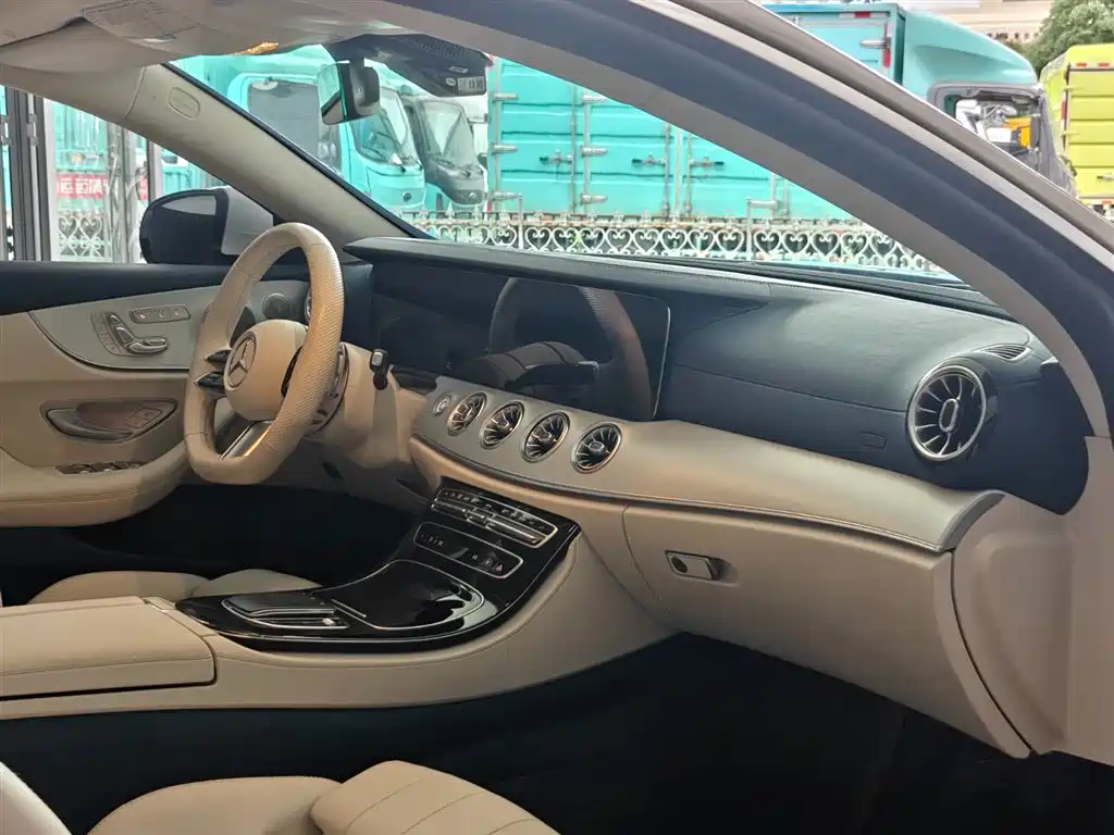 Mercedes-Benz E-Class 2023 — фото 13