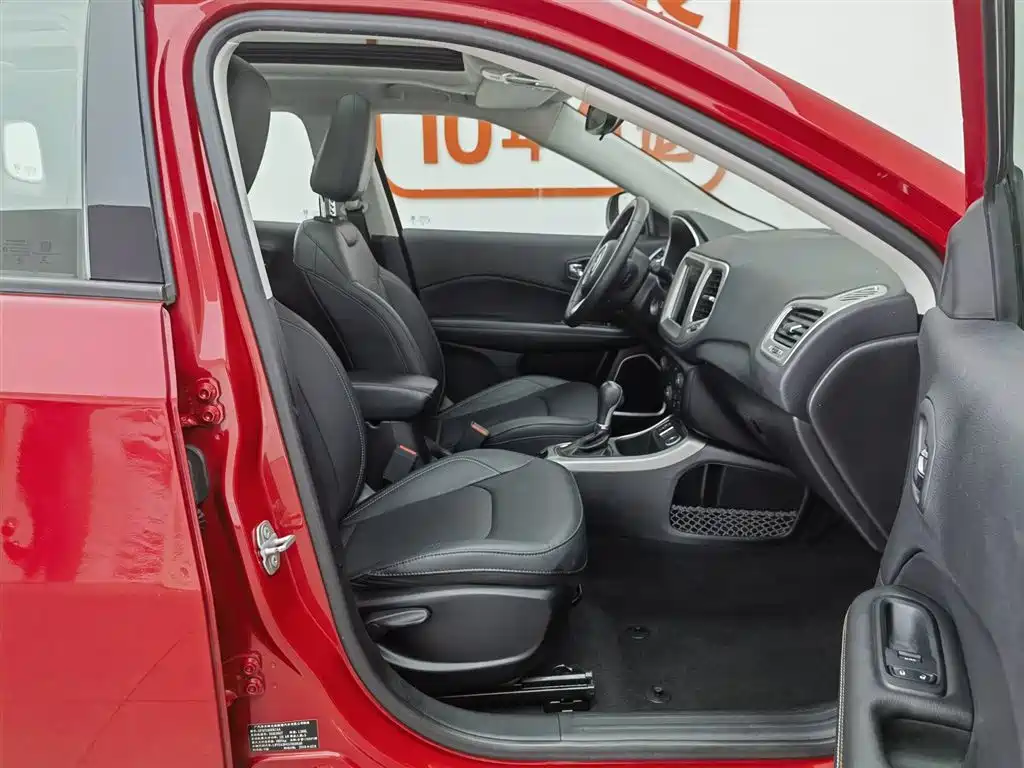 Jeep Compass 2018 — фото 23