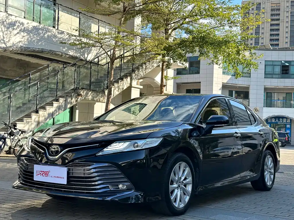 Toyota Camry 2019 — фото 1