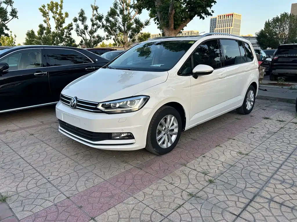 Volkswagen Touran 2016 — фото 1