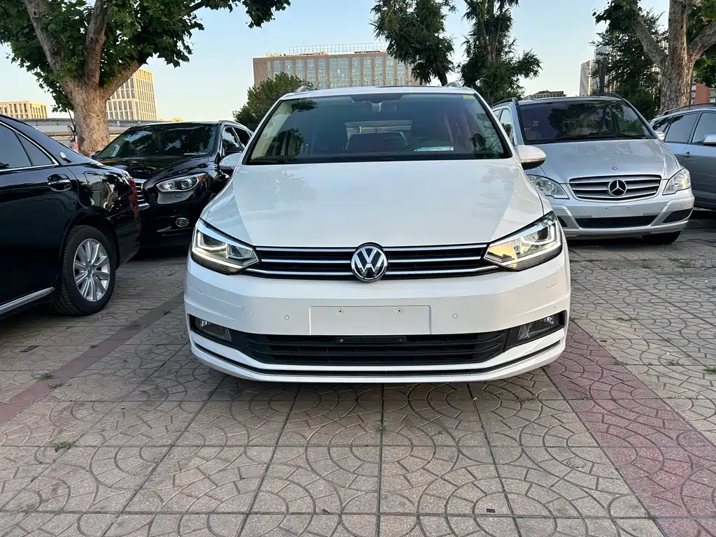 Volkswagen Touran 2016 — фото 2